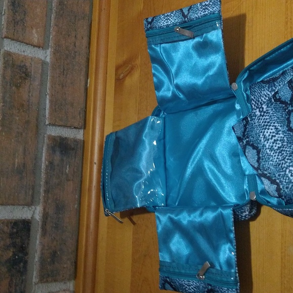 makeup travel bag organizer - Picture 3 of 10